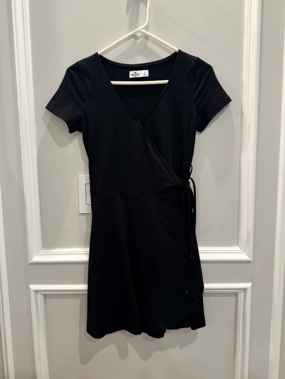 Hollister Black Wrap Mini Dress Short Sleeve Size S